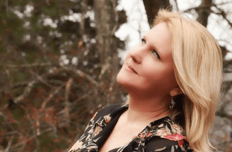 Lauren-Robbins-Lttgpz